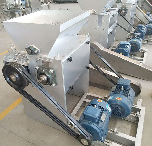 Máy nghiền urea làm bằng vật liệu thép không gỉ với mức tiêu thụ năng lượng thấp, dễ vận hành, bền và bền